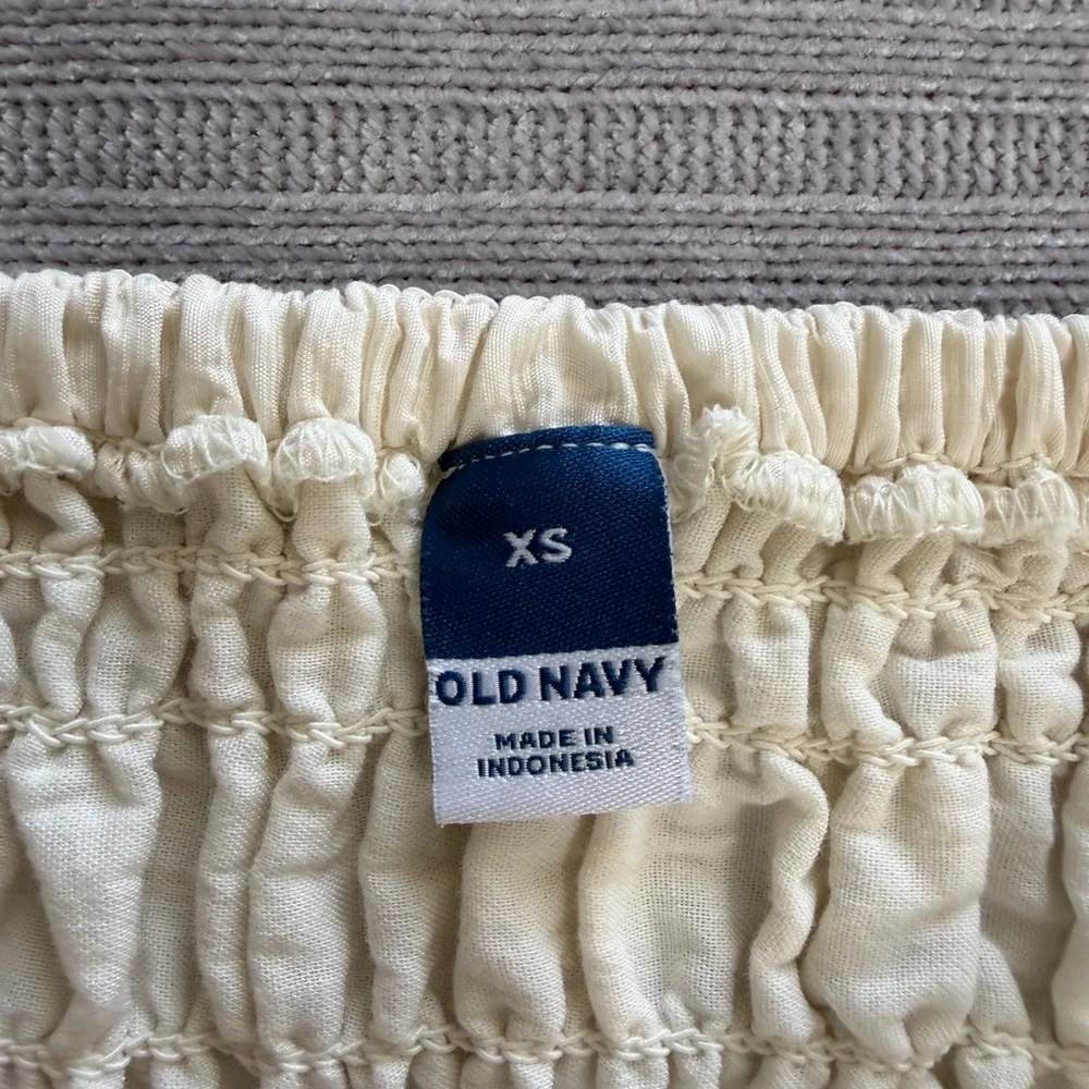Old Navy‎ women Cream Smocked Blouse